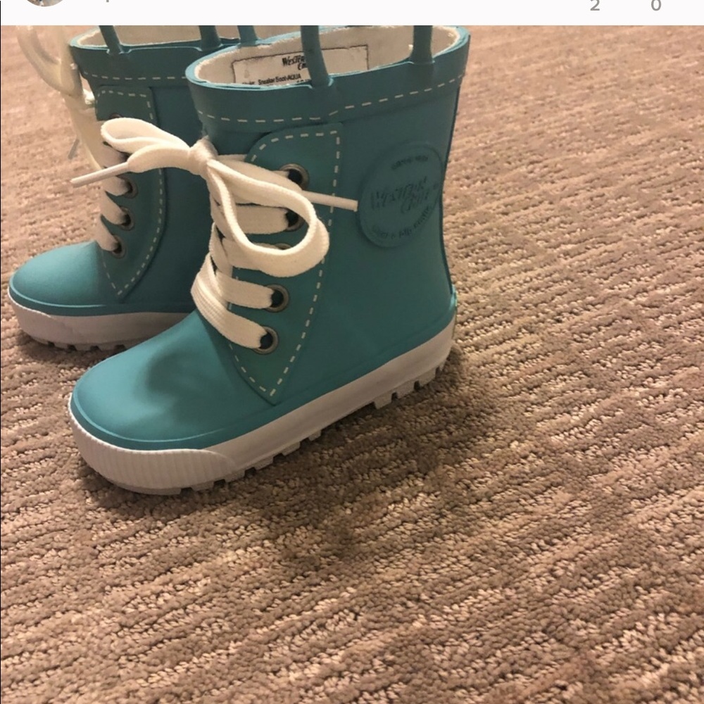 Boy boots
